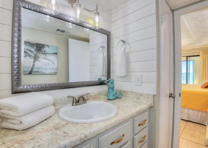 Edgewater 33